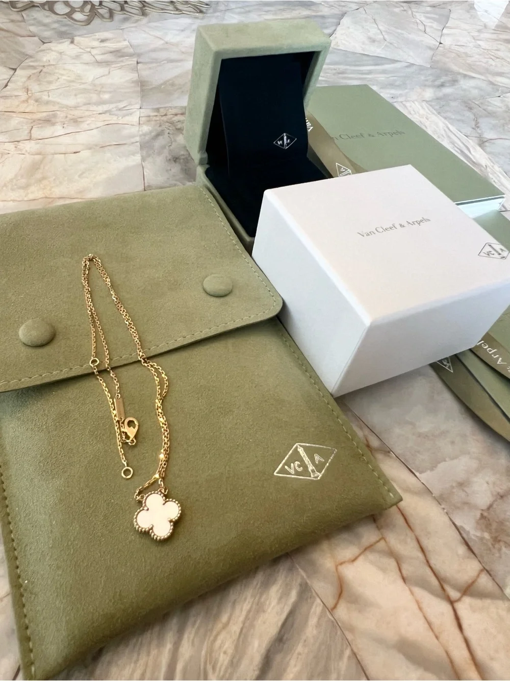 Van Cleef & Arpels Women's Mother of Pearl Alhambra Pendant Necklace Extended - Picture 2 of 9